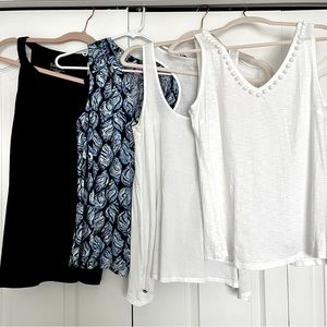 Bundle of 4 Lilly Pulitzer tank tops EUC all size Medium M navy and white 💙🤍🌴